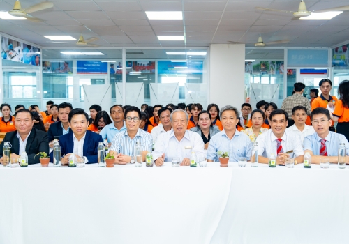 Lễ chuyển giao công nghệ máy lọc nước giữa Viện Khoa học Ứng dụng HUTECH và Công ty New Life